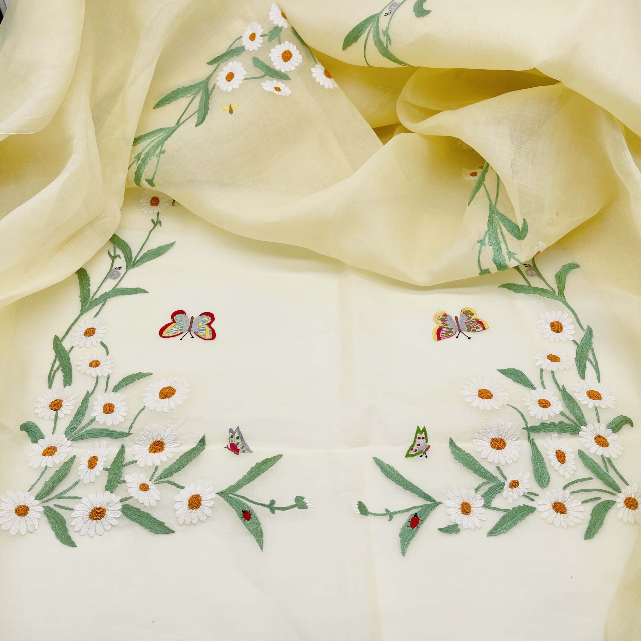 Daisy Tablecloth-Julia B. Casa