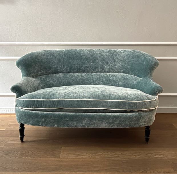 Florentine Loveseat-Julia B. Casa